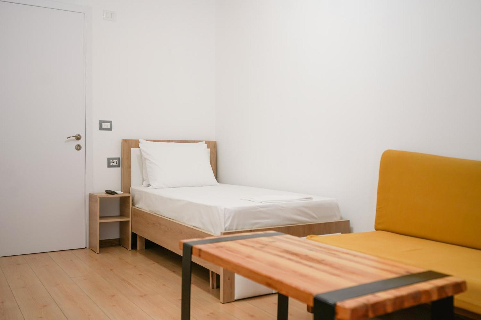 Ora Apartment Gjirokastër Esterno foto
